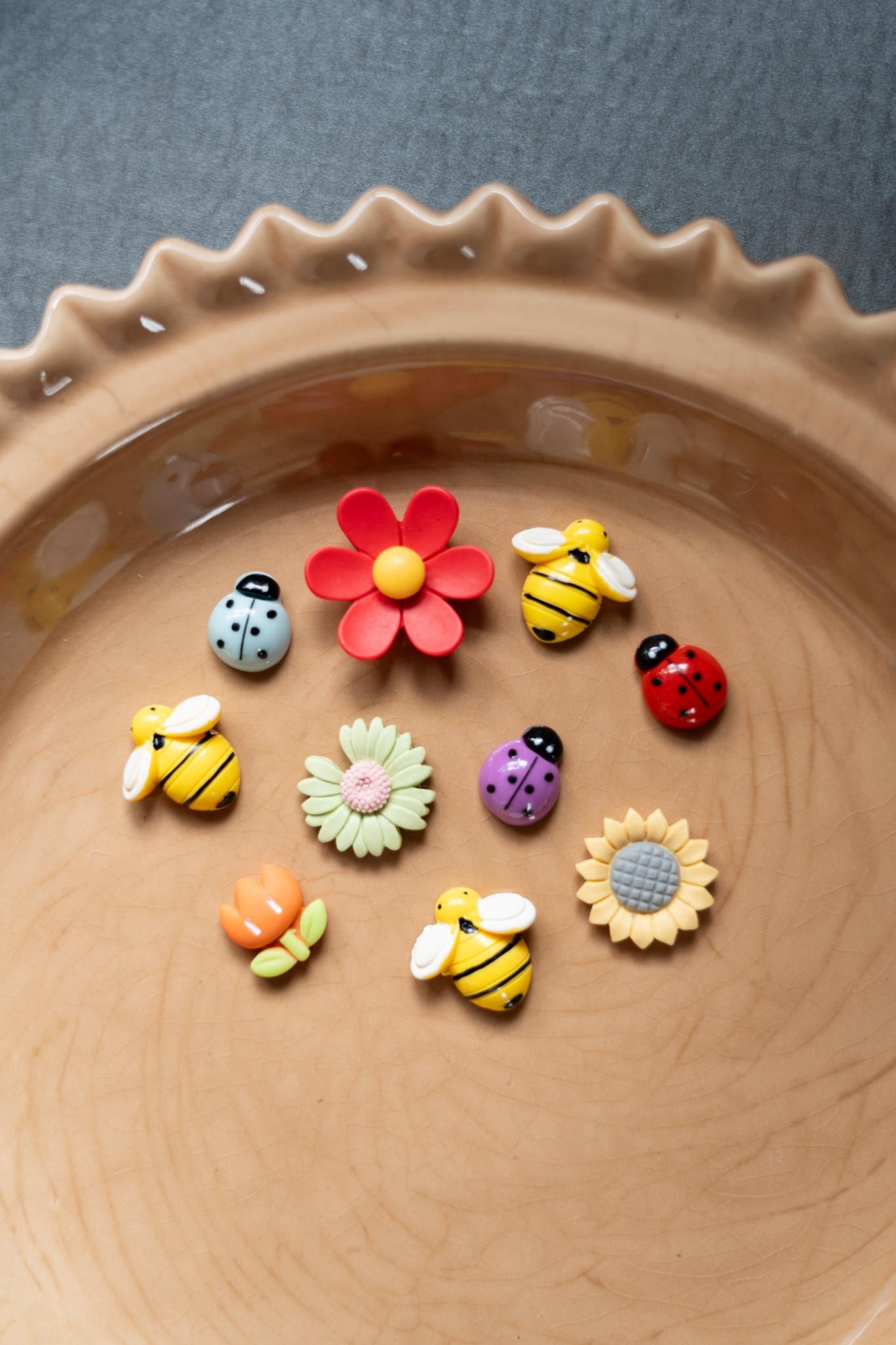 10 piece mini flower and bee magnets