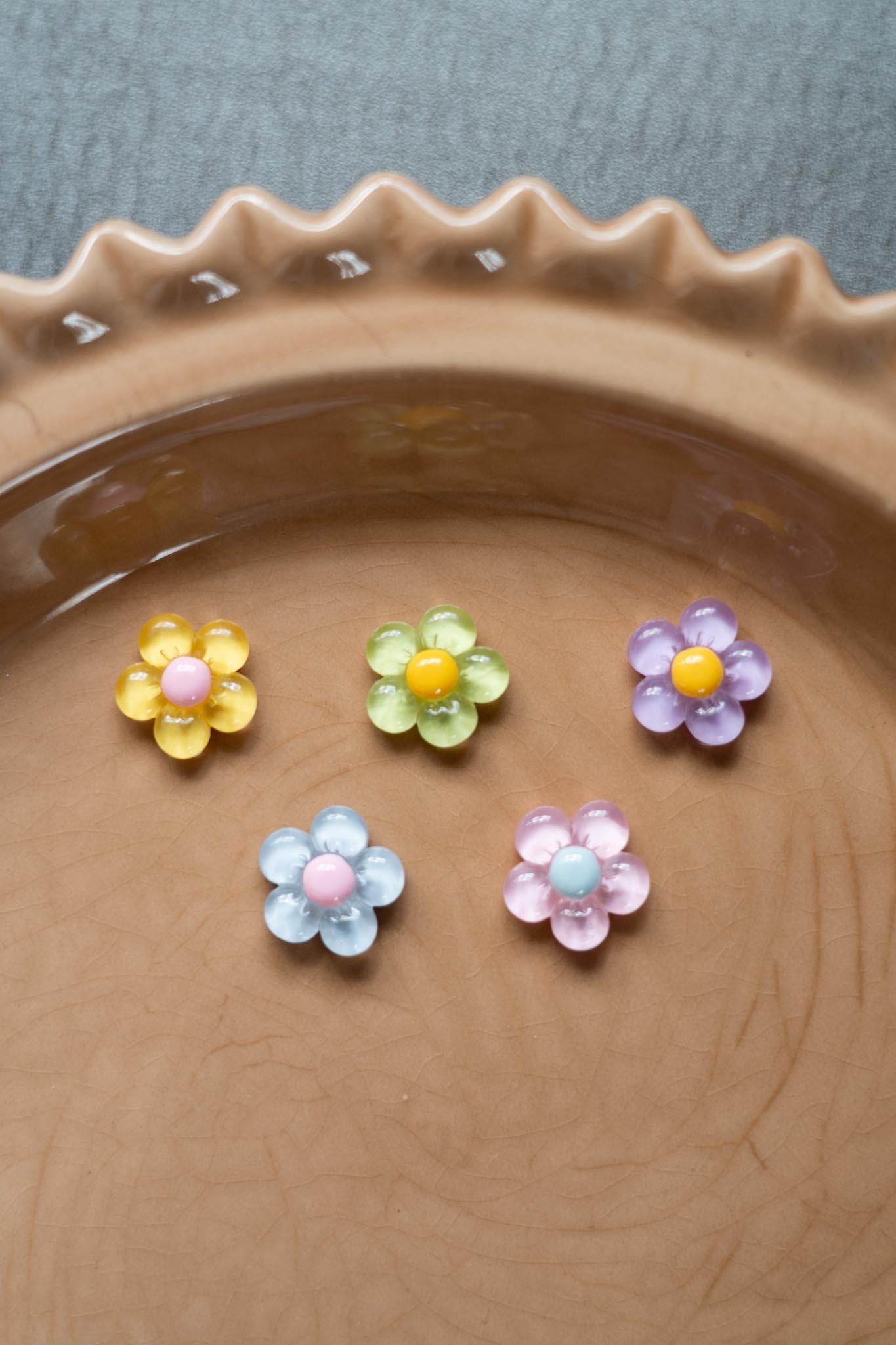 5 piece mini translucent flower magnets